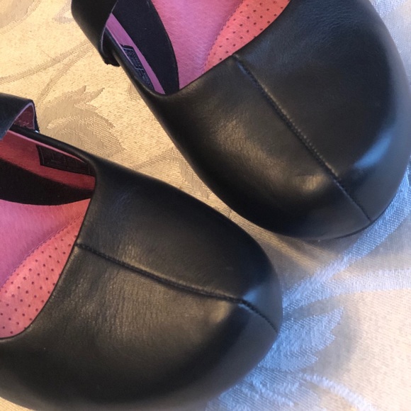 Mint condition Tsubo heels. 8.5. - Picture 3 of 8